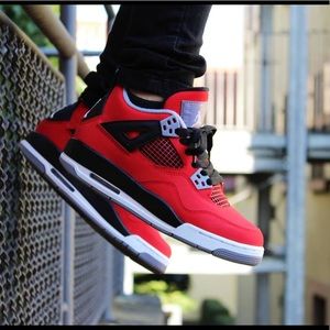 Air Jordan 4 Retro - Size 6 Youth